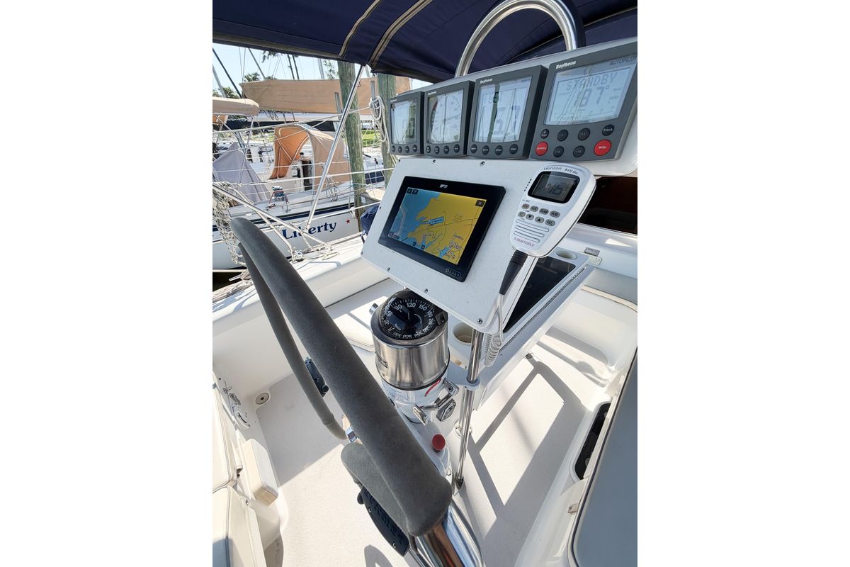 2000 Catalina 380 for sale in Oriental, North Carolina 38 ft