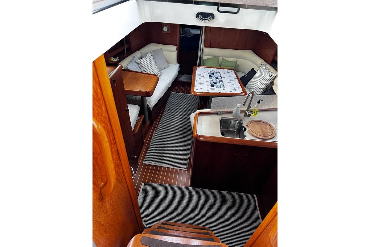 2000 Jeanneau Sun Odyssey 37