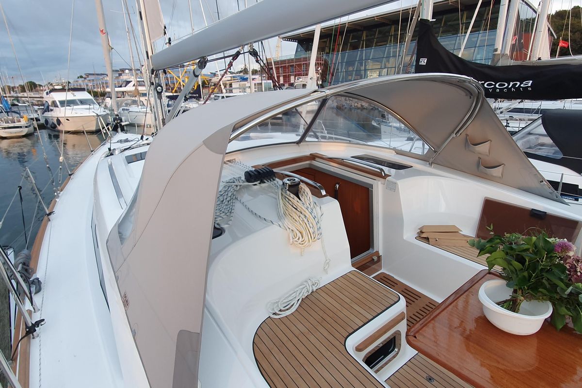 2021 Bavaria Vision 42