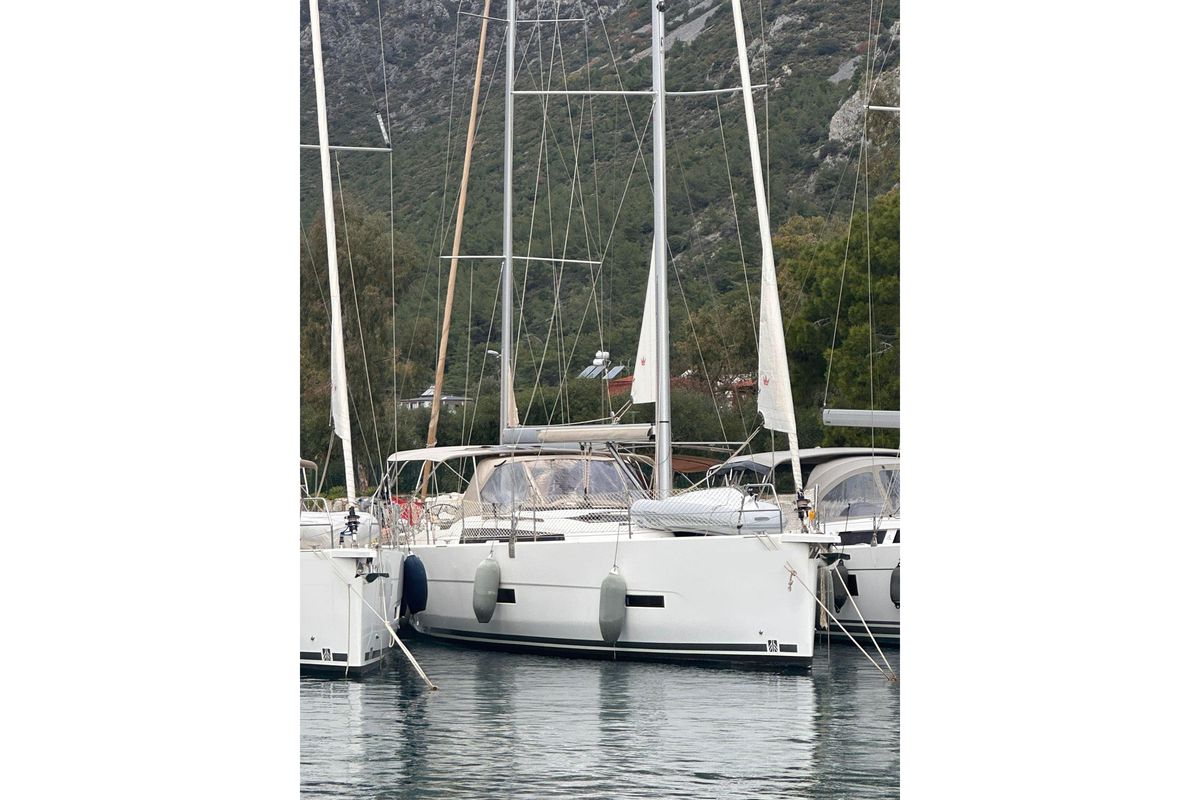 2021 Dufour 430
