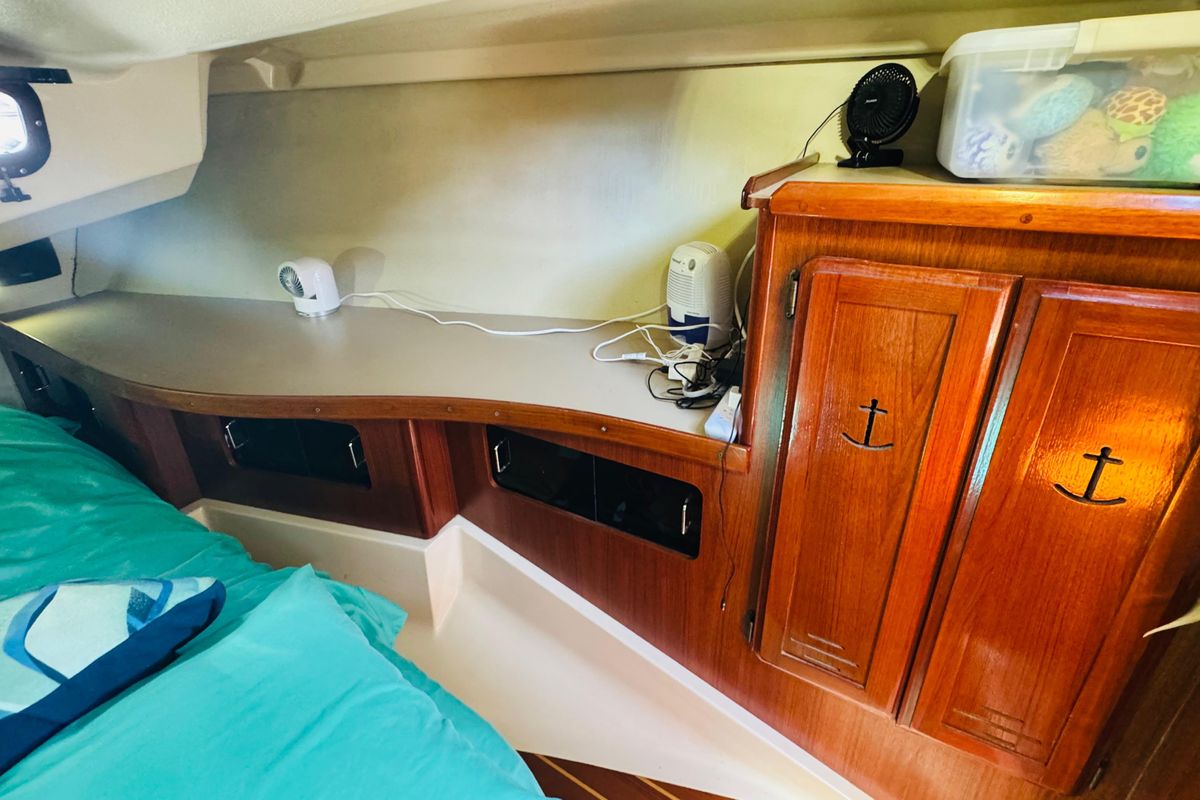 1990 Hunter Legend 37