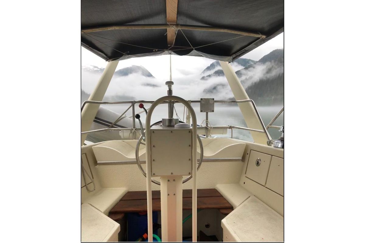 2020 Bruce Roberts 46 Pilothouse