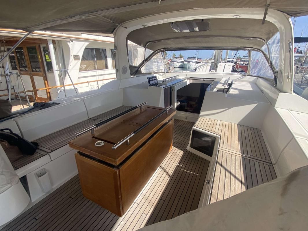2014 Beneteau Oceanis 55 Boats