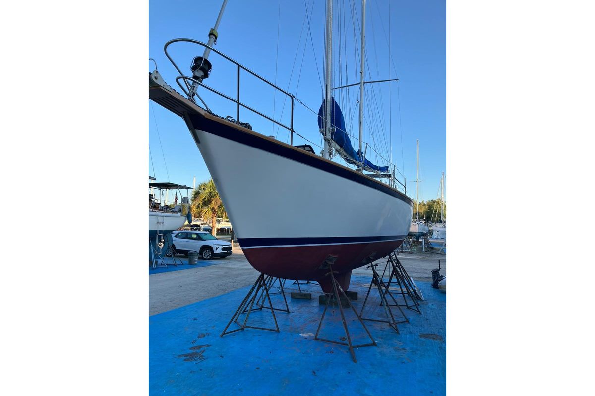 1981 Pearson 365 Ketch
