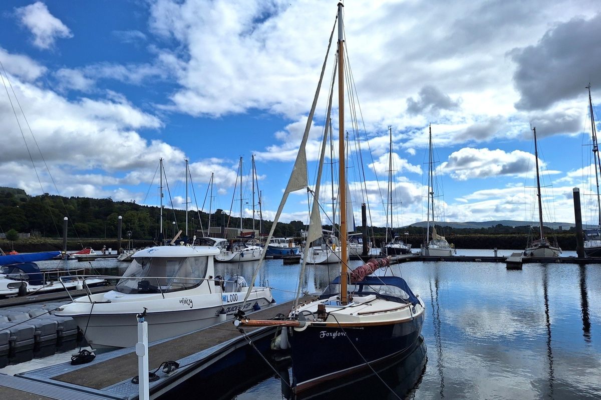 2004 Cape Cutter 19