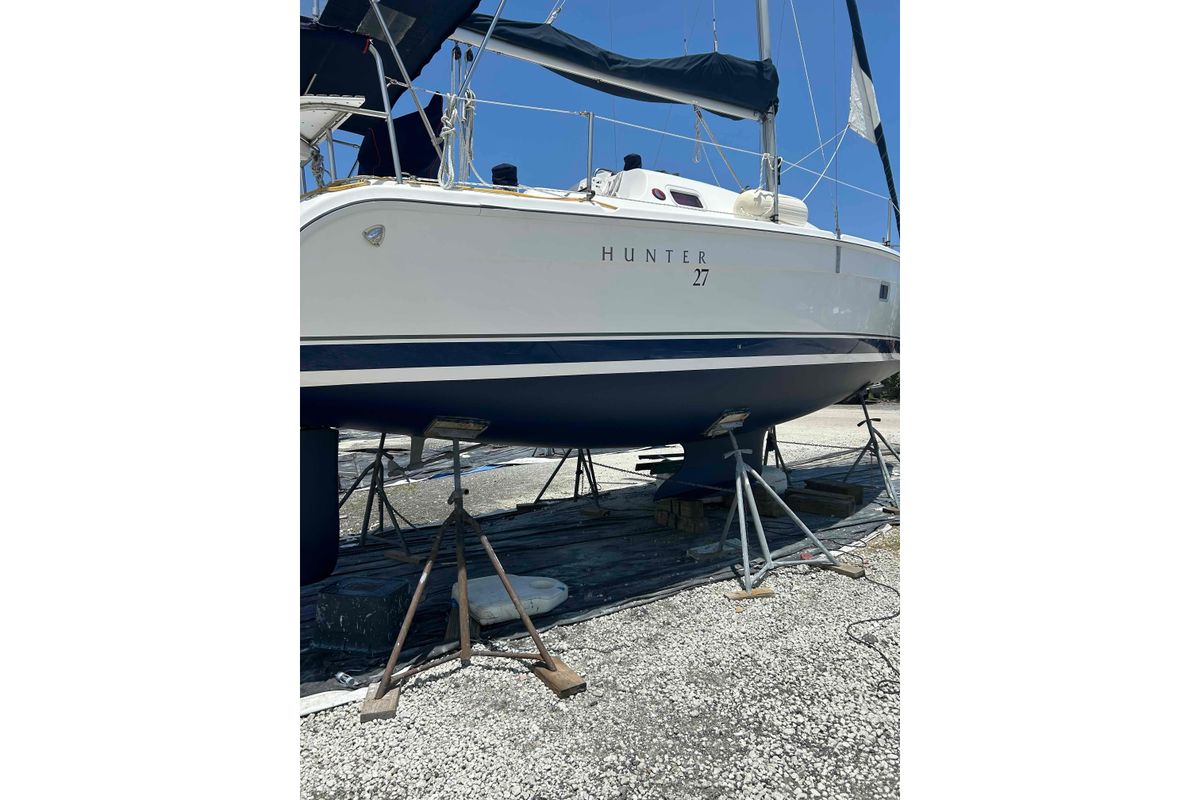 2006 Hunter 27