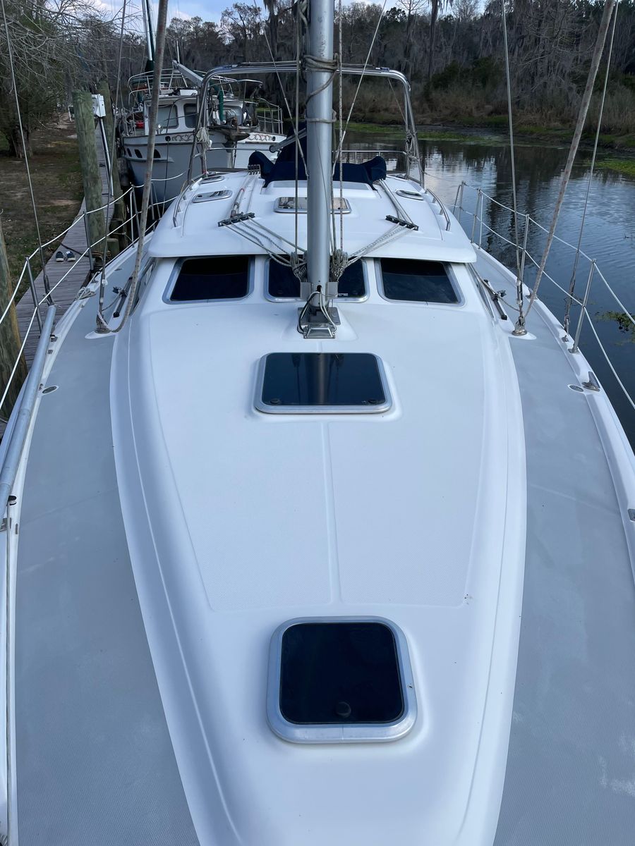 2007 Hunter 41 Deck Salon