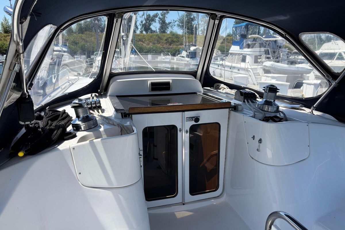 2006 Hunter 41 Deck Salon
