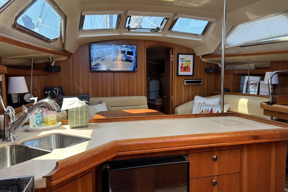 2006 Hunter 41 Deck Salon