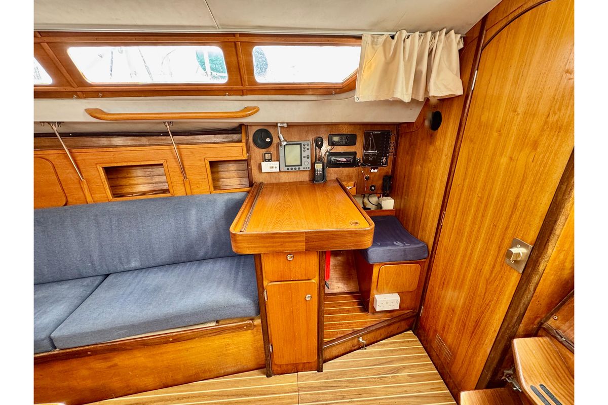 1988 Jeanneau Sun Light 30