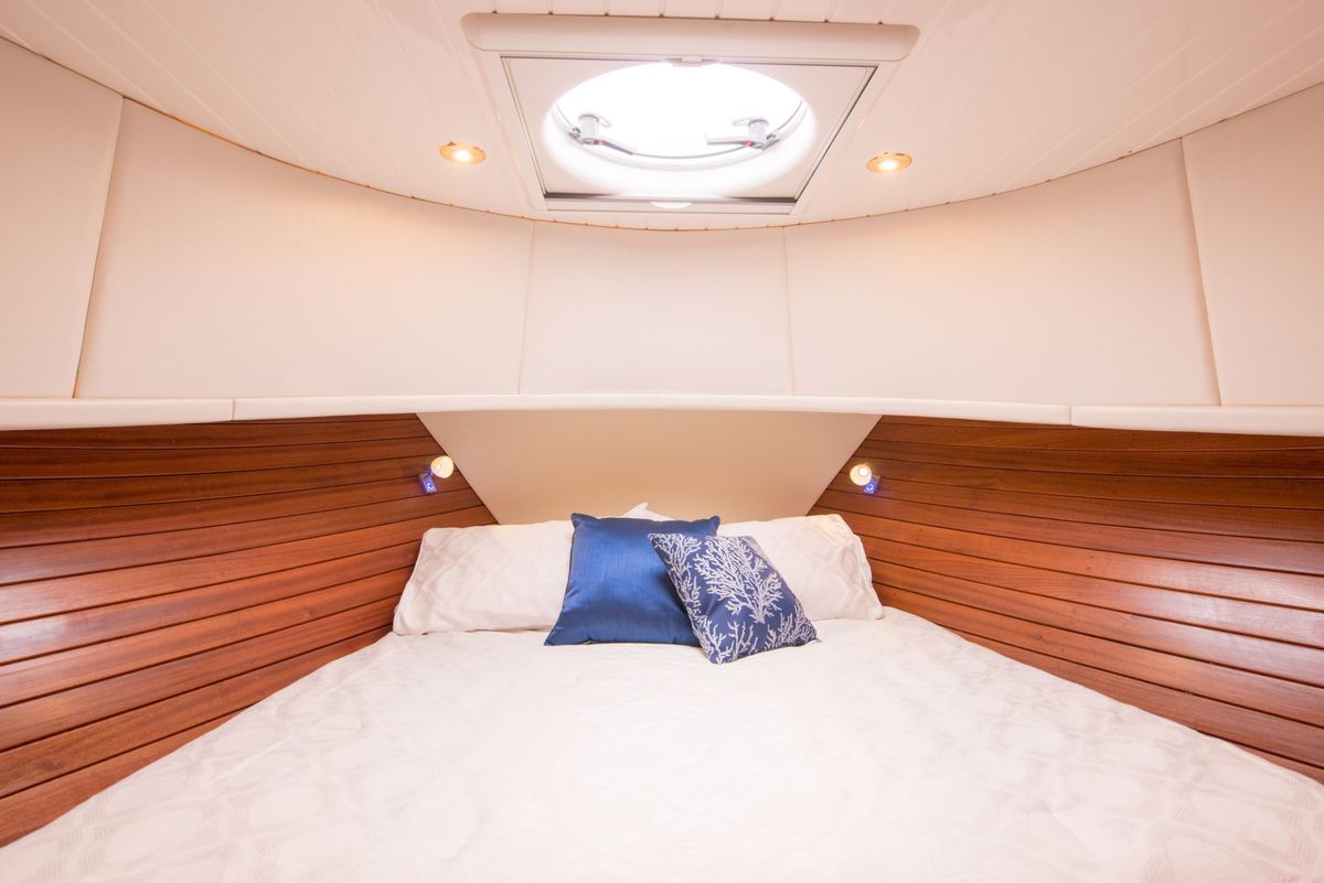 2018 Fathom Yachts 43 Fly Bridge