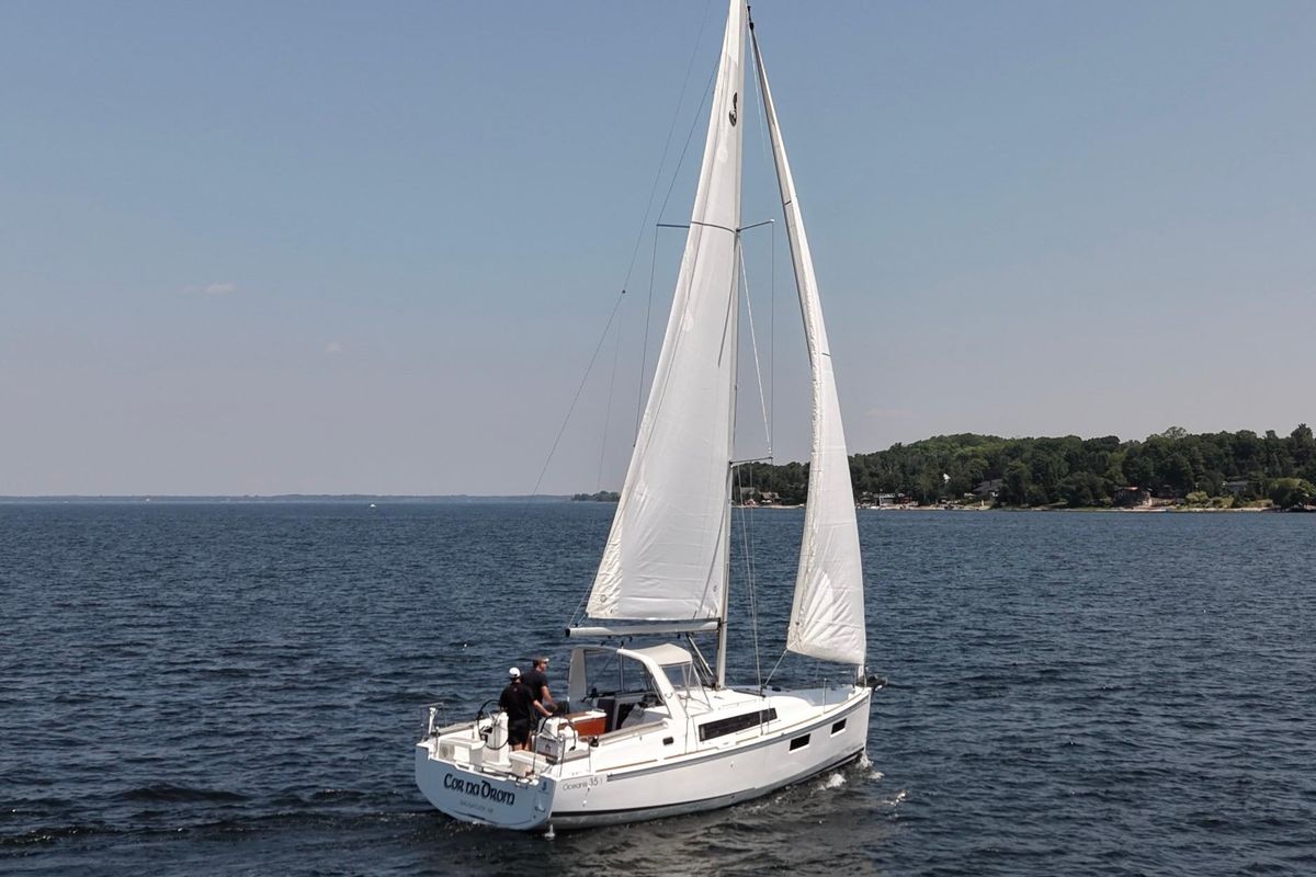 2019 Beneteau Oceanis 35.1