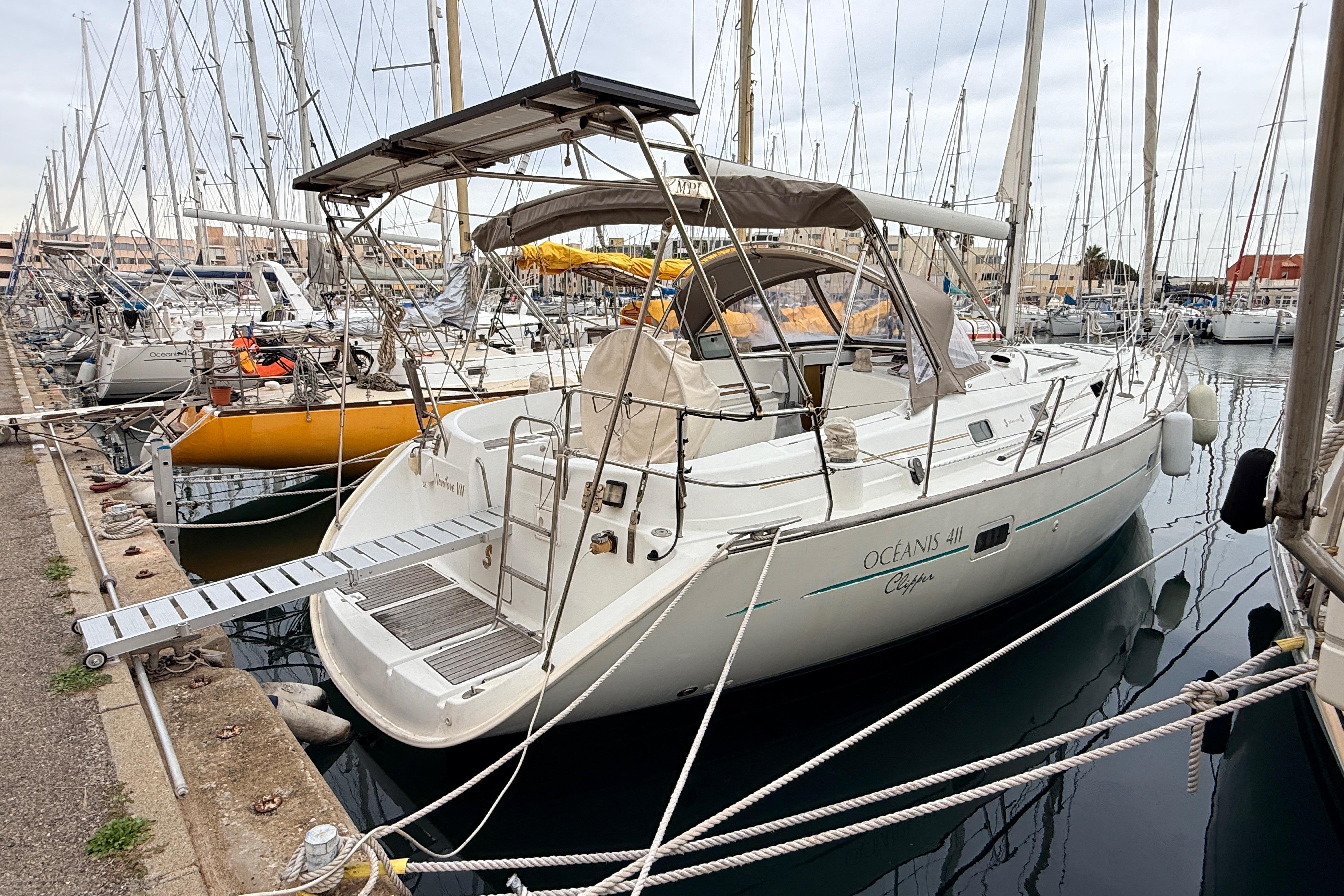 1999 Beneteau Oceanis Clipper 411 Boats
