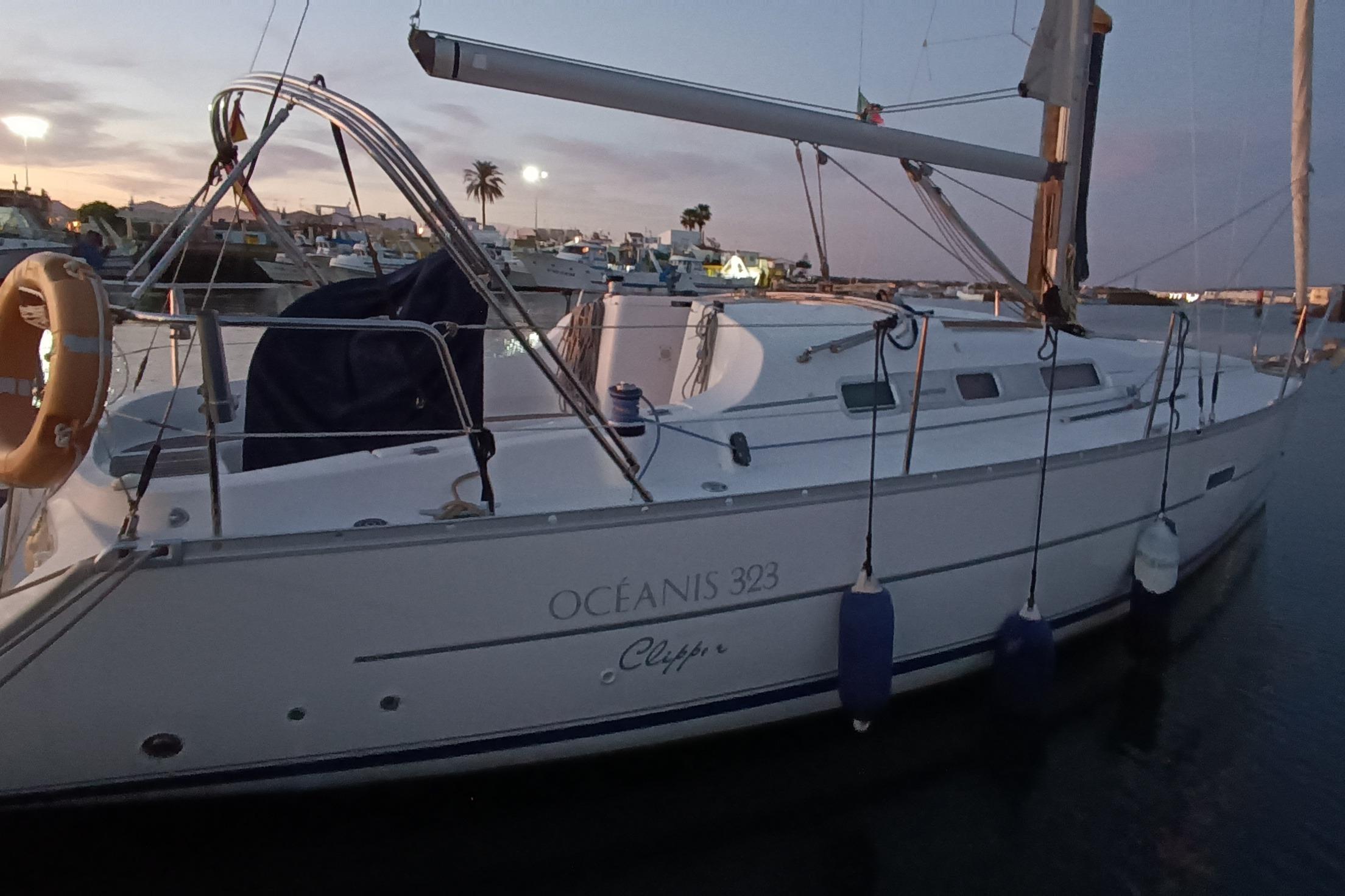2006 Beneteau 323 Boats