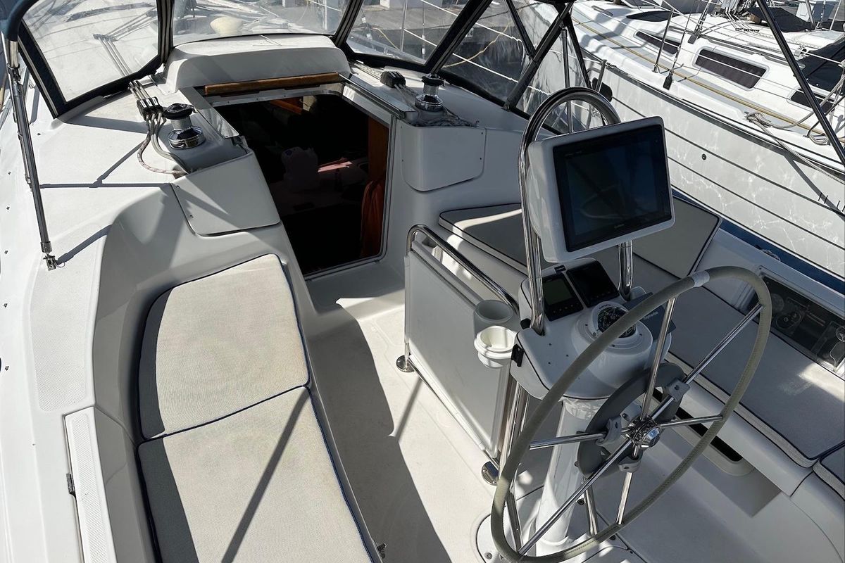 2004 Hunter 36