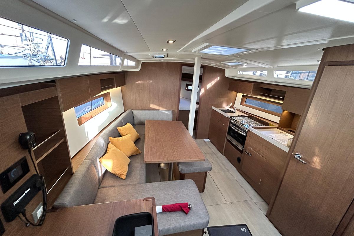 2025 Beneteau Oceanis 37.1
