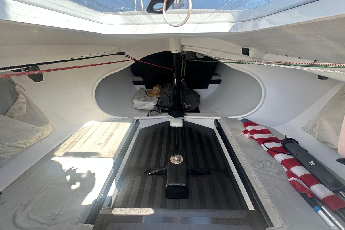 2006 Maxi Dolphin Cross Current 33