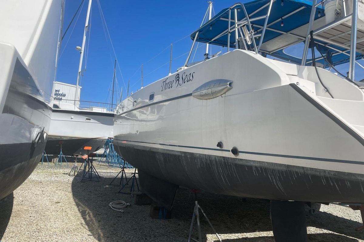 2002 Fountaine Pajot Belize 43