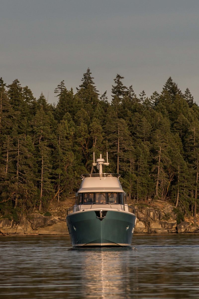 2018 Fathom Yachts 43 Fly Bridge