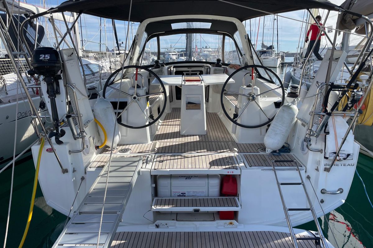 2020 Beneteau Oceanis 35.1