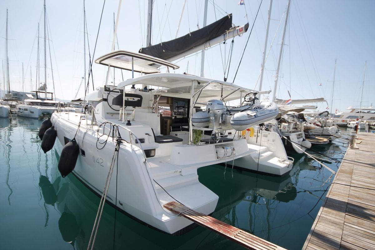 2022 Lagoon 42