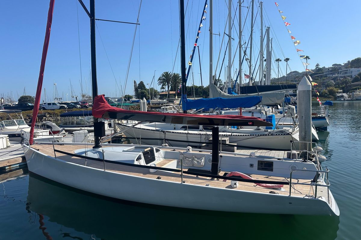 2006 Maxi Dolphin Cross Current 33