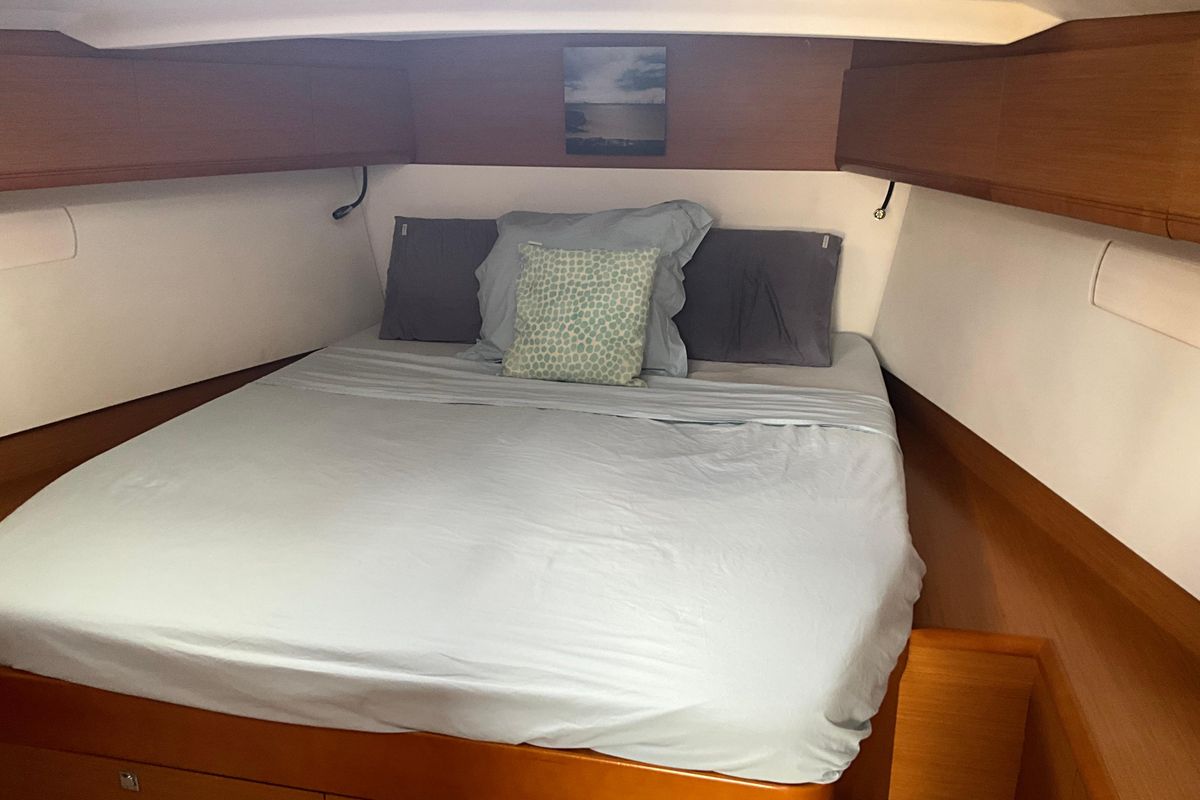 2015 Jeanneau Sun Odyssey 469
