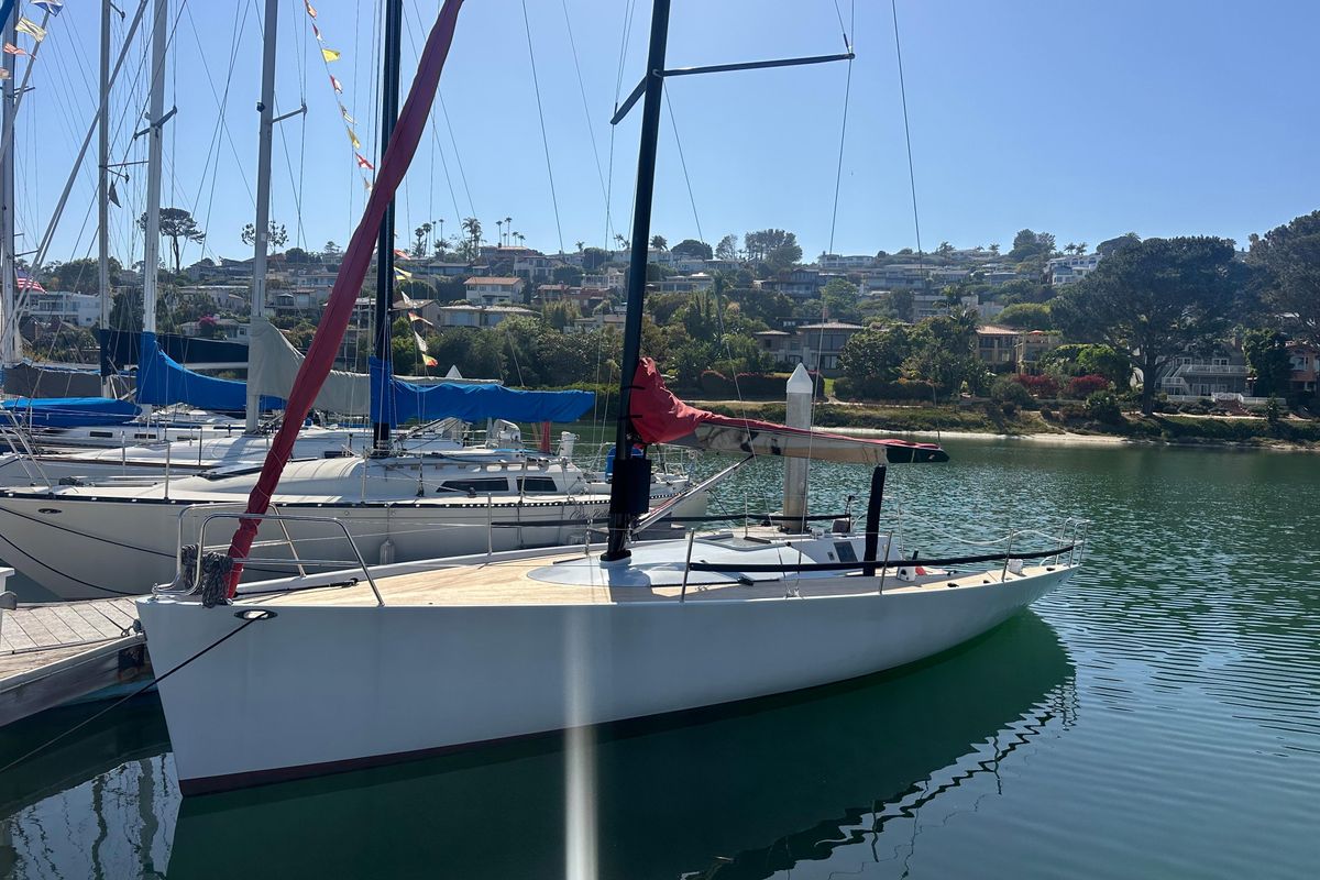 2006 Maxi Dolphin Cross Current 33