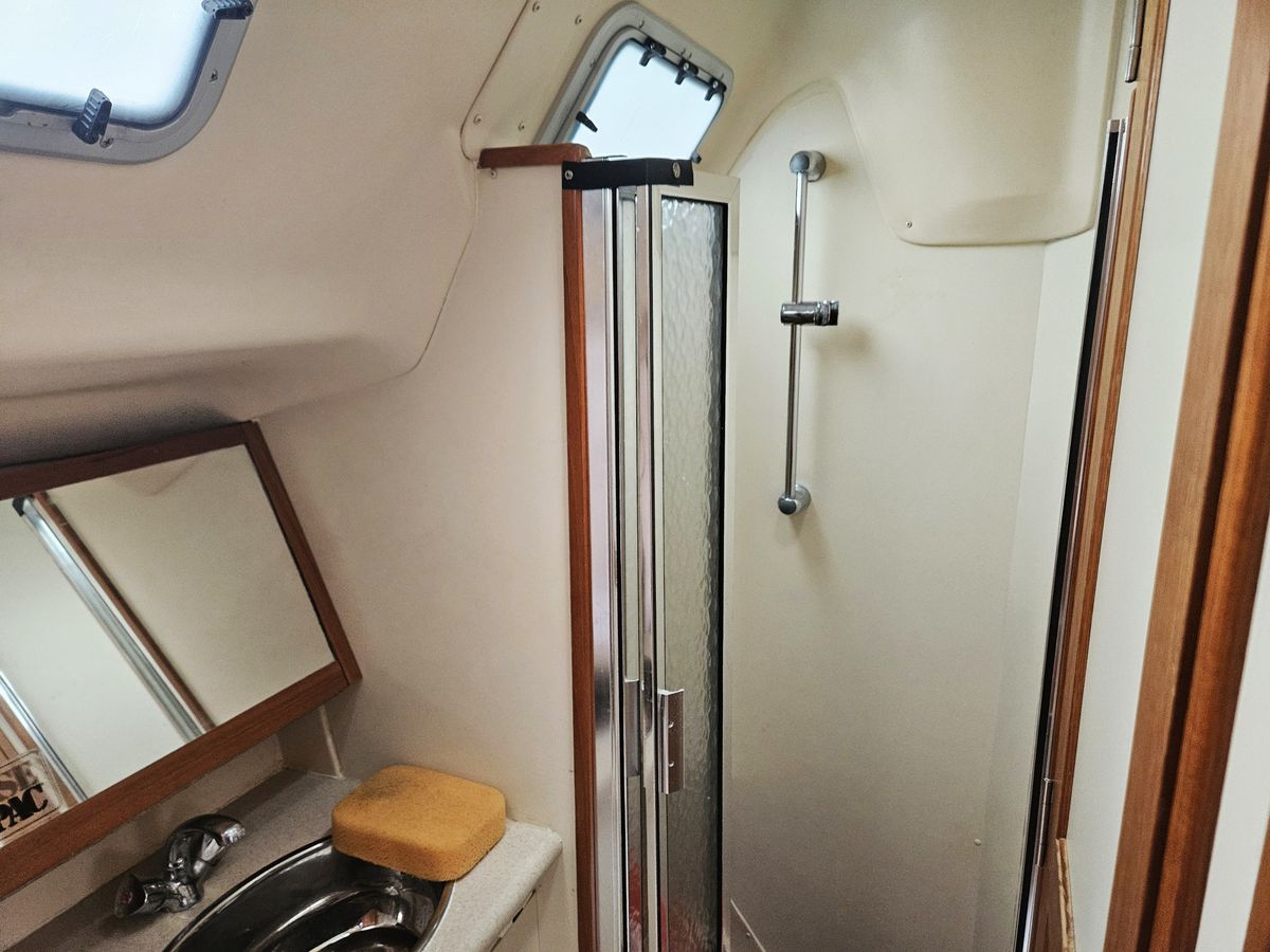 2007 Hunter 41 Aft Cockpit