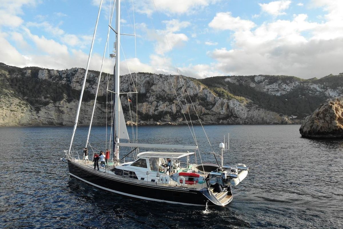 2017 Hylas 63