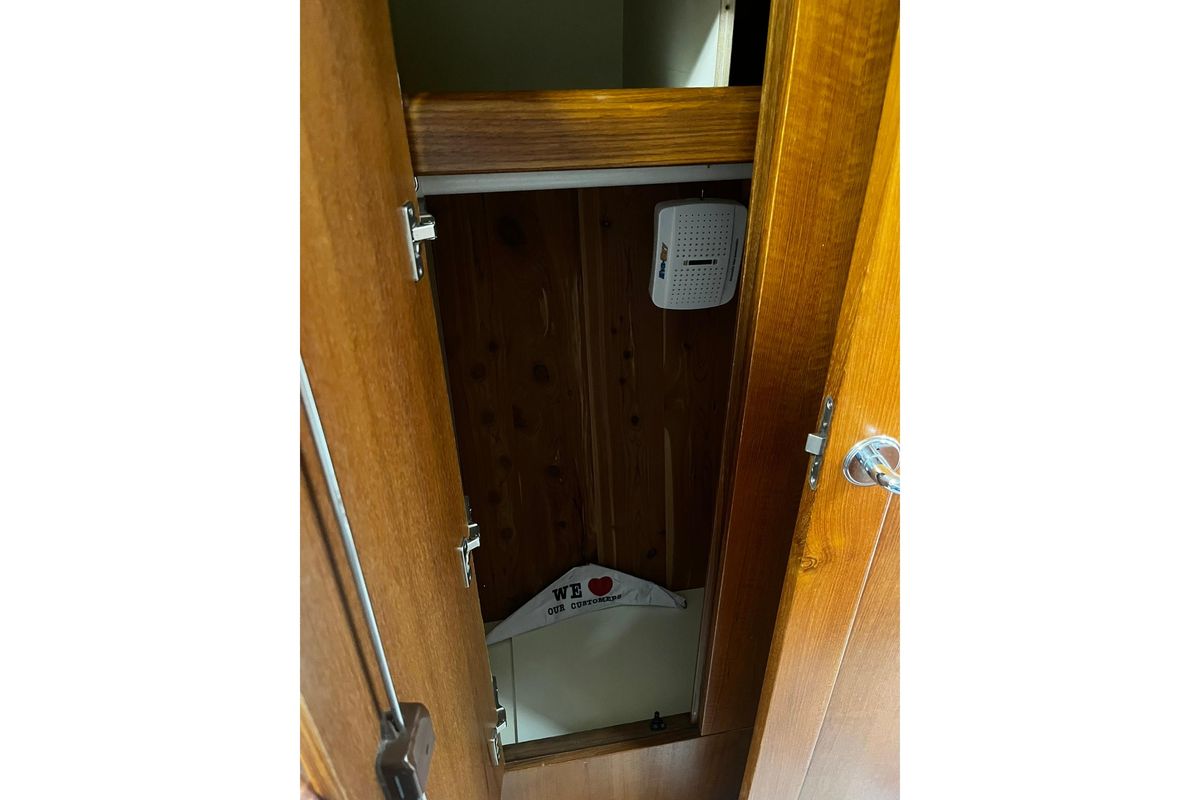 2006 Hunter 41 Deck Salon
