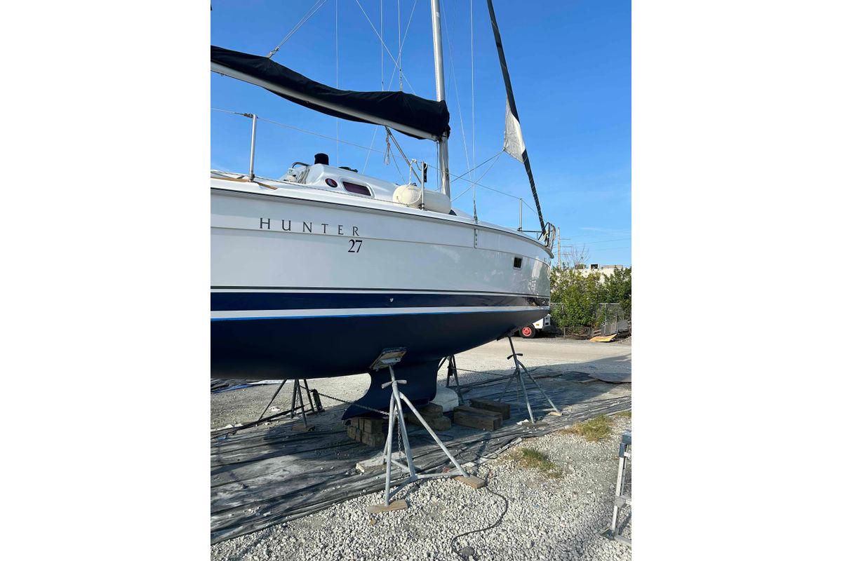 2006 Hunter 27