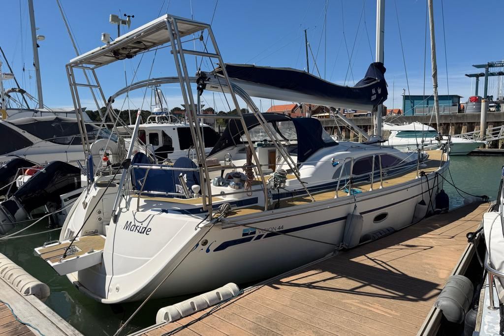 2011 Bavaria Vision 44