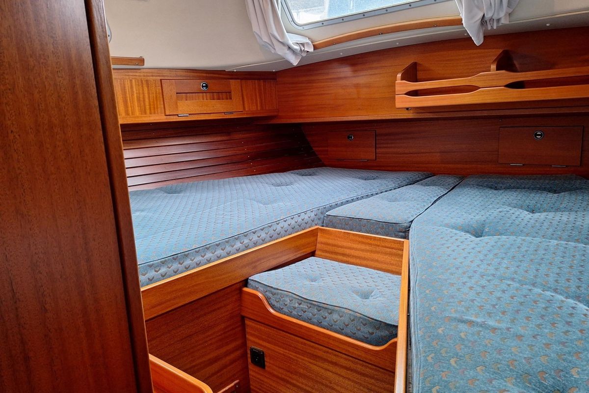 2001 Hallberg-Rassy 39