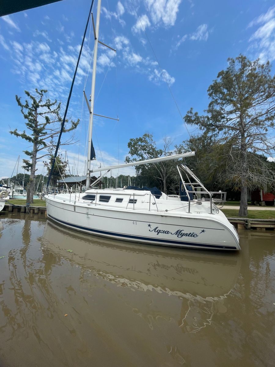 2007 Hunter 41 Deck Salon