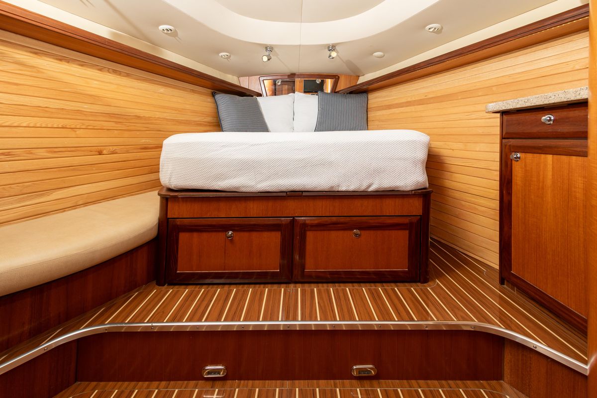 2007 Hunter 49
