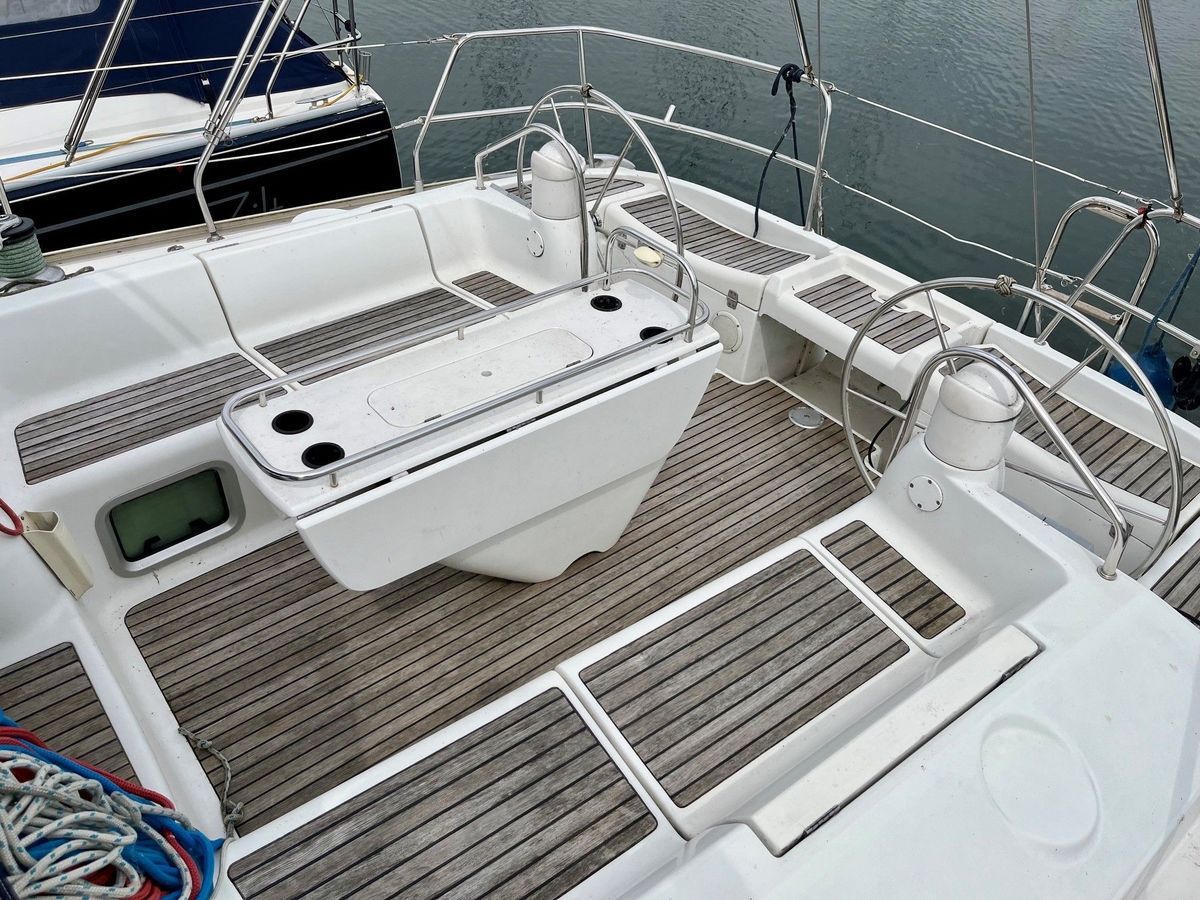 2004 Jeanneau Sun Odyssey 43