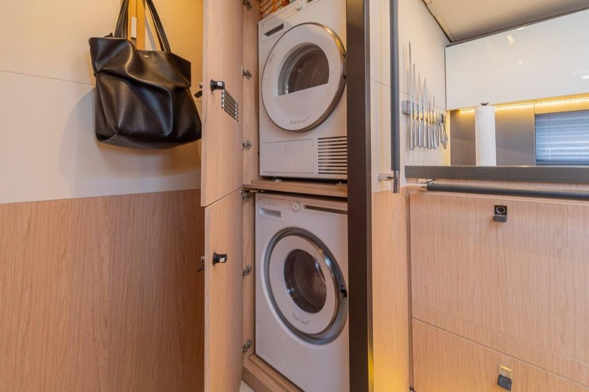 2020 Beneteau Oceanis Yacht 62