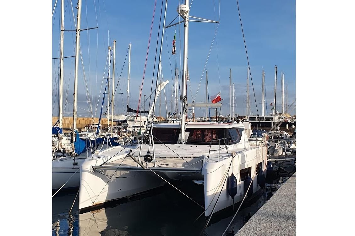 2022 Aventura 37