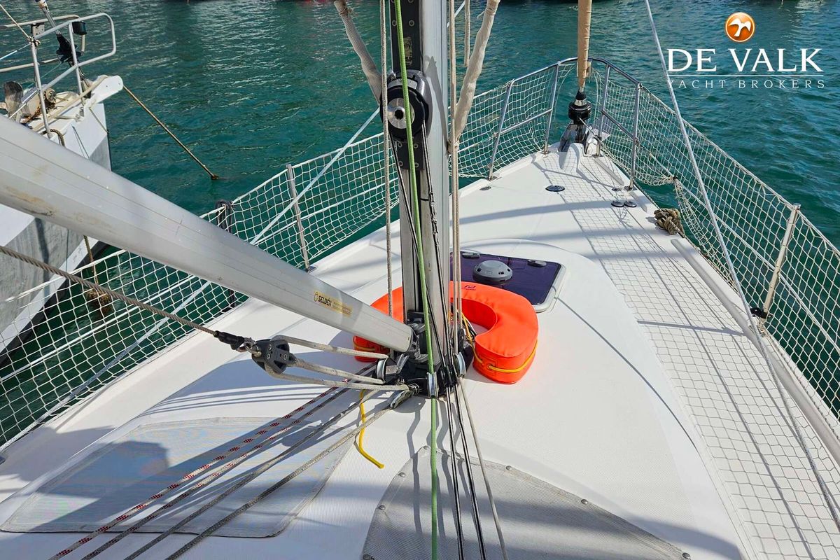 2005 Hunter 38