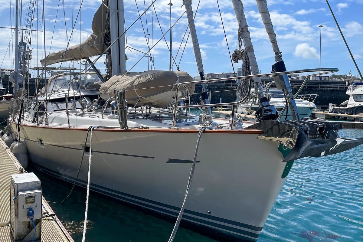 2002 Oyster 62