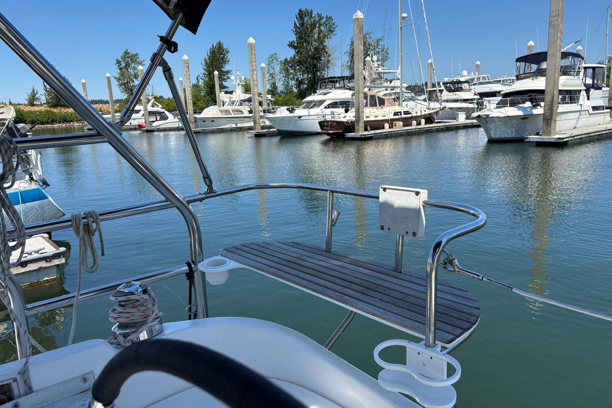 2006 Hunter 41 Deck Salon