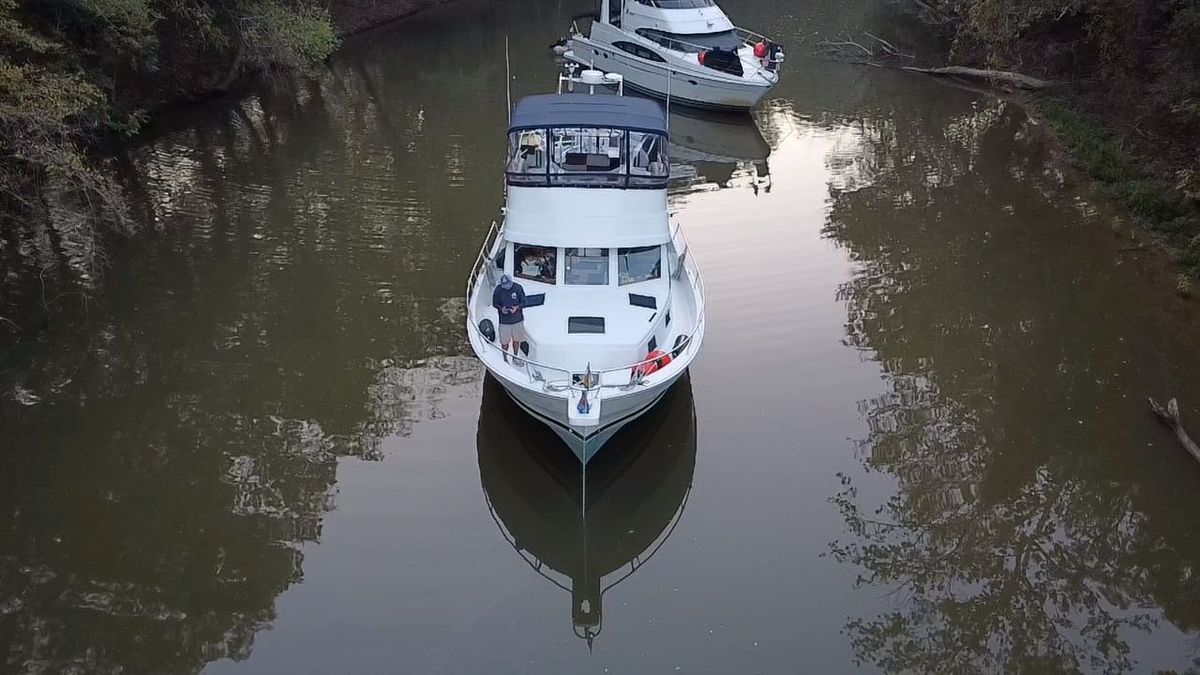 2001 Mainship 390 Trawler