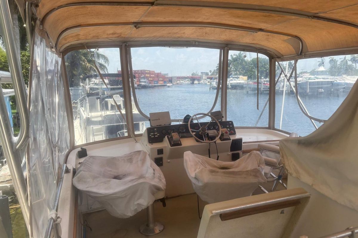 1980 Chris-Craft 380 Corinthian