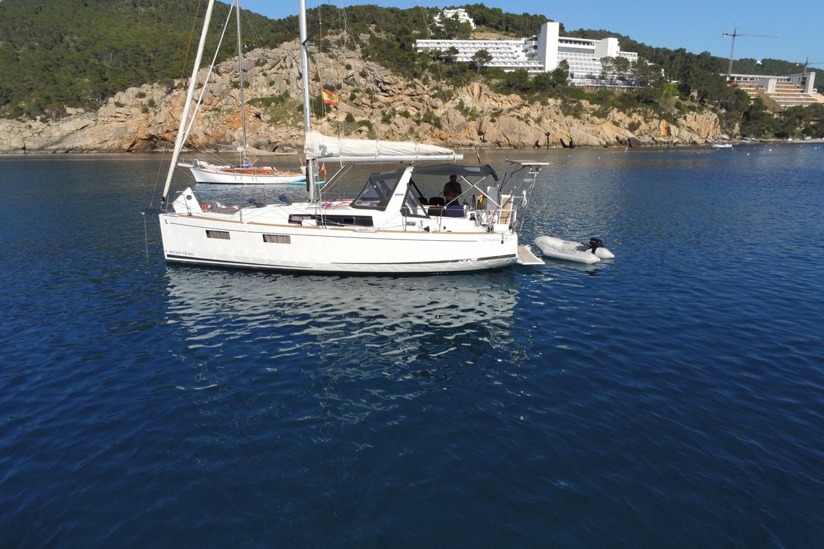 2020 Beneteau Oceanis 35.1
