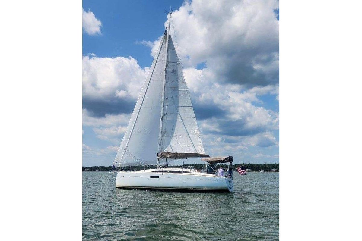 2015 Jeanneau Sun Odyssey 349