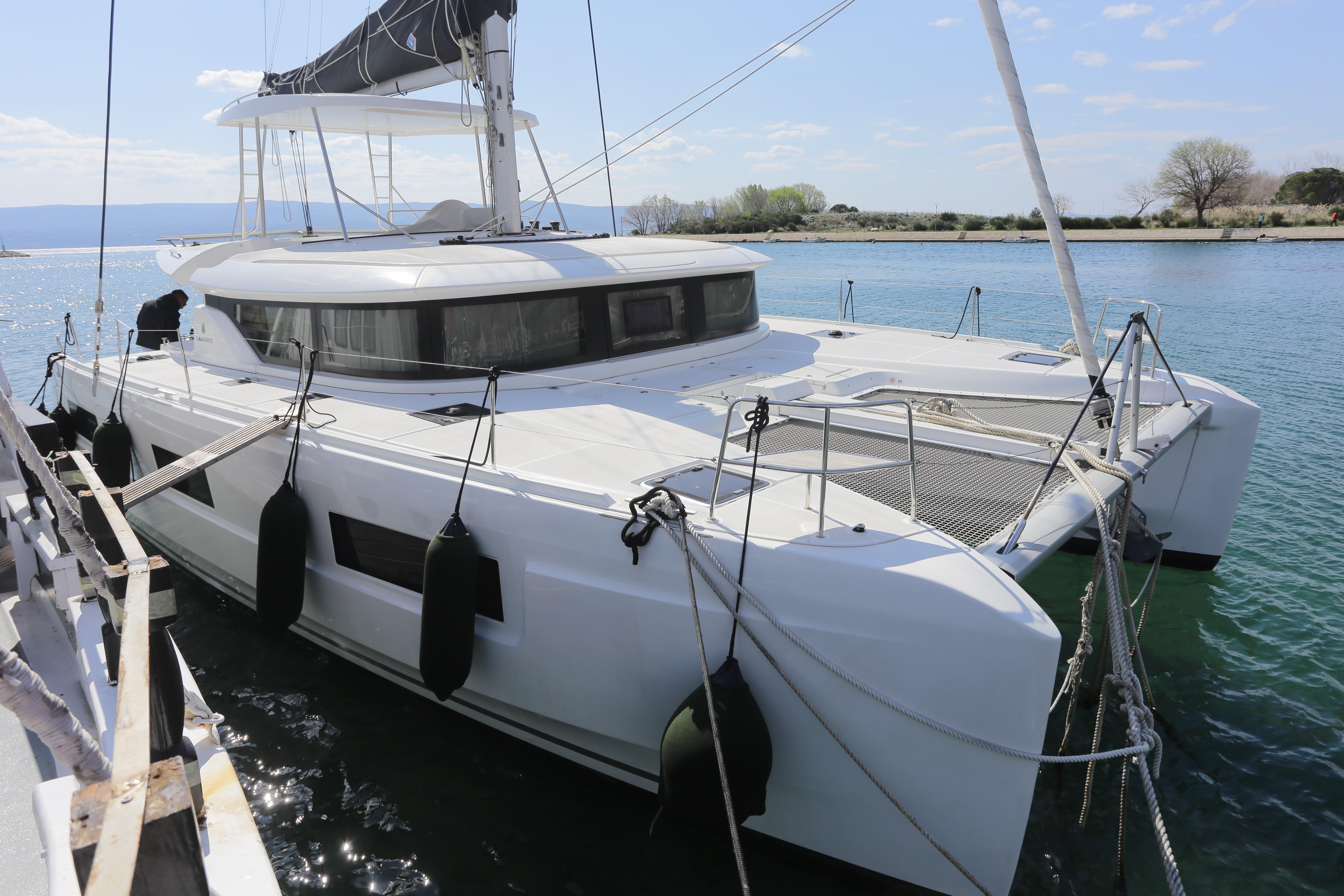 2023 Lagoon 46