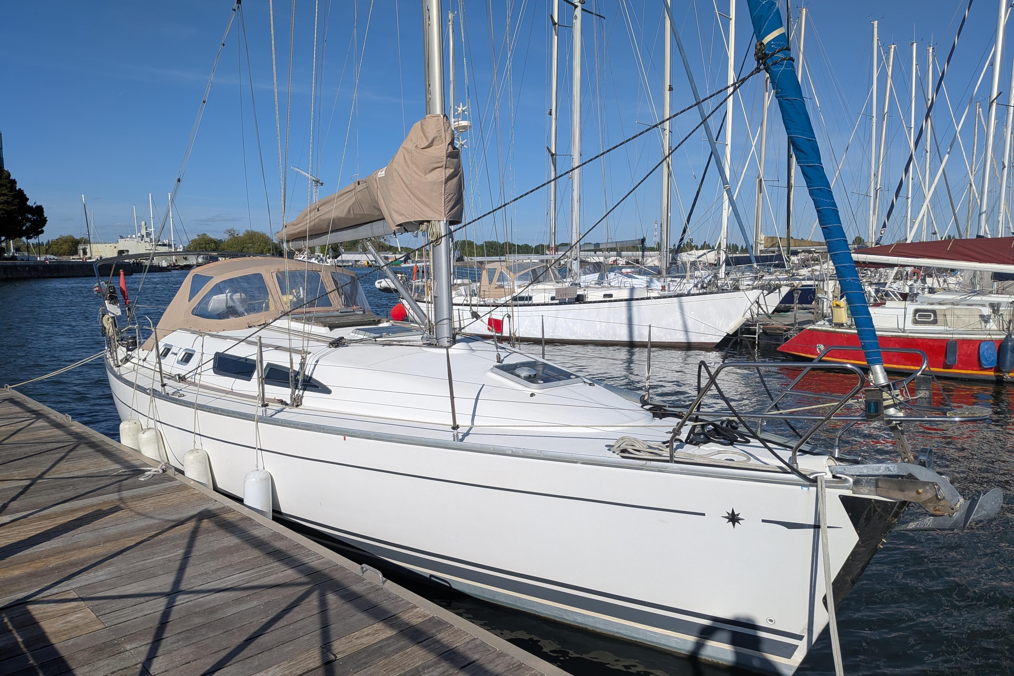 2001 Jeanneau Sun Odyssey 37 for sale in Lorient, Morbihan, France