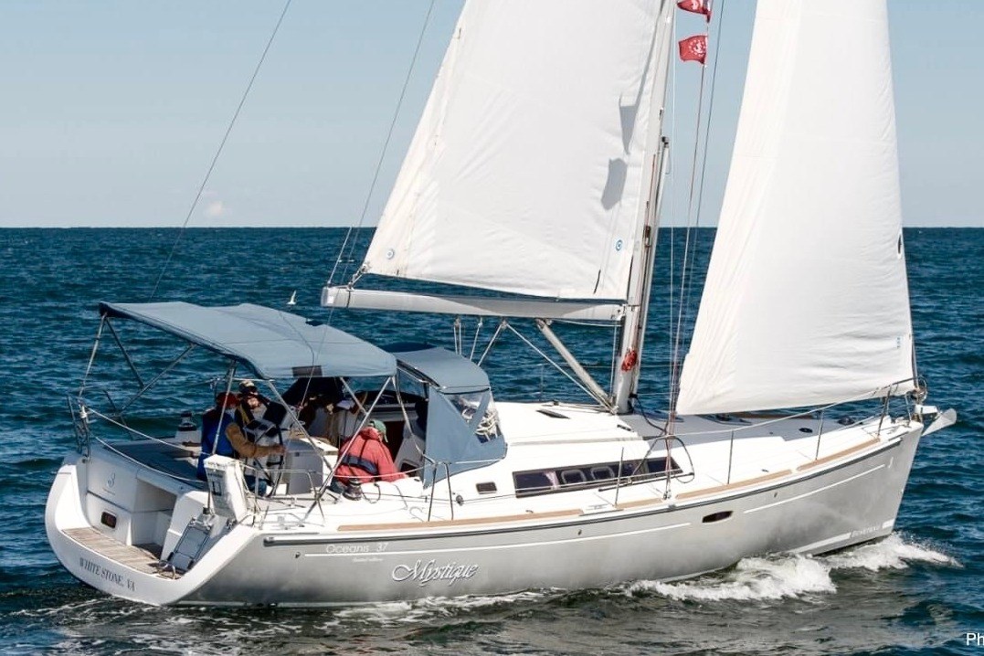 2013 Beneteau Oceanis 37 for sale in Topping, Virginia