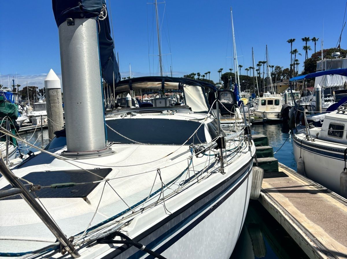 1990 Hunter 32’ Vision